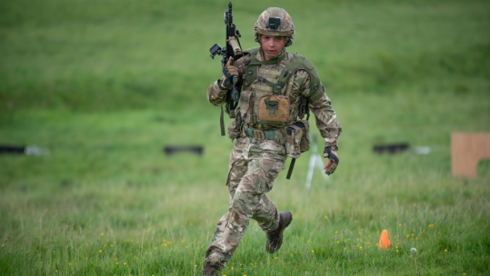 A soldier from 5th Battalion, The Rifles, runs Dstl obstacle course testing SA80 versus L85A3 rifle 23082022 CREDIT Dstl,MOD.png