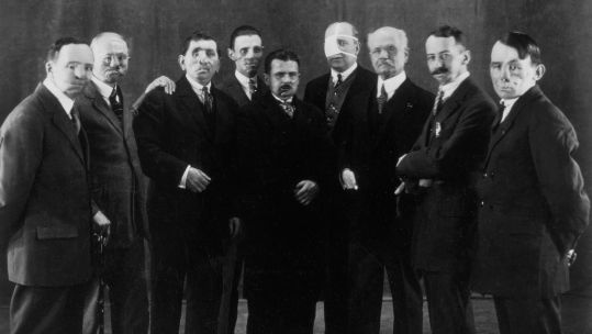 A group of First World War veterans with severe facial injuries (Picture: Hirarchivum Press / Alamy Stock Photo)