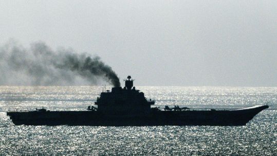 Admiral Kuznetsov passes through the Strait of Dover 