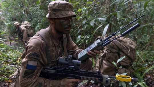 Airborne signallers test Army’s new radio in the jungle 25012023 CREDIT MOD Crown Copyright.jpg