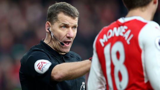  Andy Halliday MBE as assistant referee for Arsenal Premier League match Credit Alamy David Klein Sportimage Date 22012017.jpg