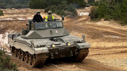 Armed Forces of Ukraine tank crews learning the controls of the Challenger 2 tank 02022023 CREDIT MOD Crown Copyright