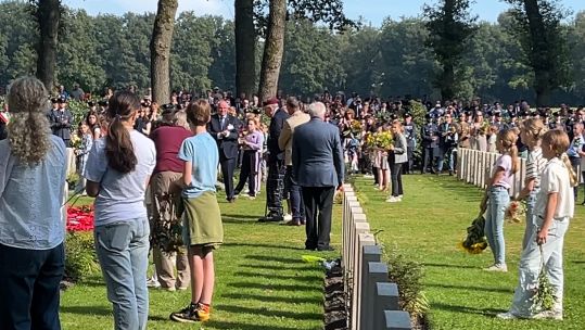 Arnhem Veteran Geoff Roberts laying a wreath at commemoration 220924 CRDIT BFBS