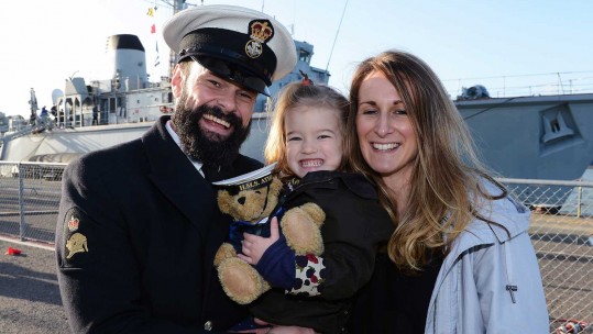 HMS Atherstone Returns To Portsmouth For Christmas 