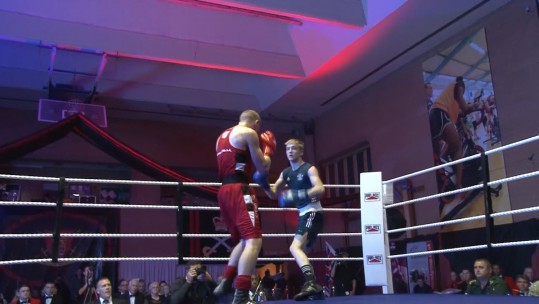 Army Boxers Take On The Pros