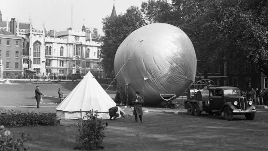 Barrage ballon being inflated 111038 CREDIT BARRATTSEMPICS VIA PA