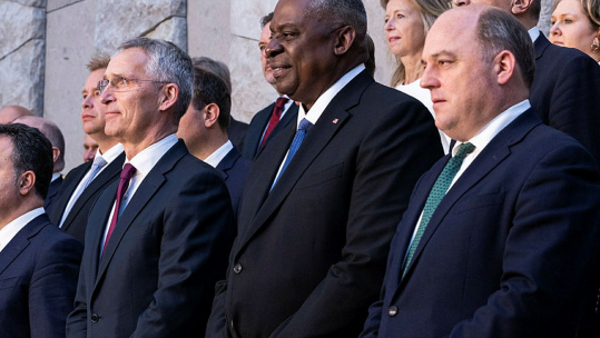 Ben Wallace stands for a family photograph with ofther Defence Ministers at the Meeting of NATO Ministers of Defence in Brussels, Belgium 160623 CREDIT MOD 