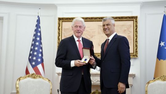 Bill Clinton receives Kosovo Presidential Medal of Freedom from Kosovo's President Hashim Thaci (Picture: Hashim Thaci/Twitter).