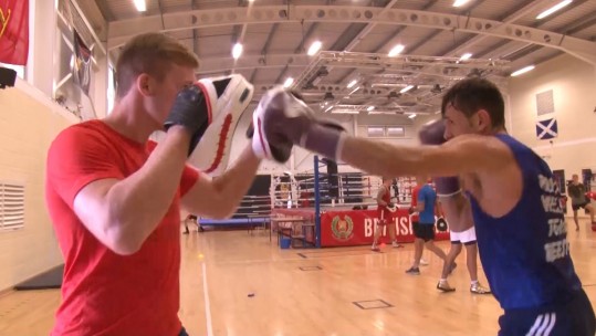 Former Boxing Champ Spars With The Army