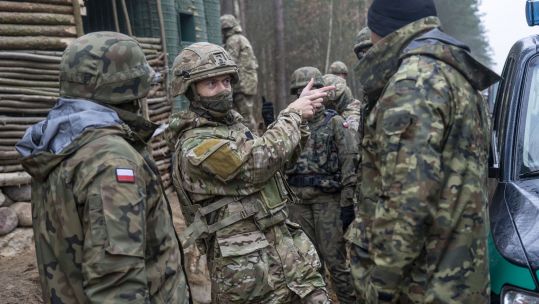 British Army engineers with Polish personnel deployed to Poland's border with Belarus