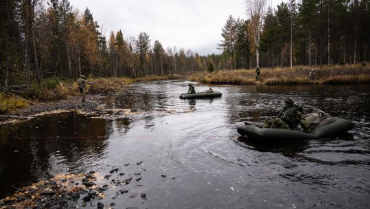 British and Swedish personnel carrying out a river crossing on a joint exercise in Sweden