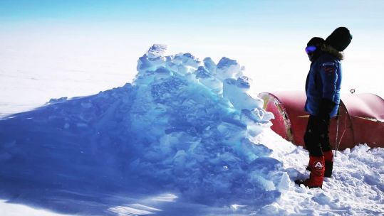 Captain Harpreet Chandi building a snow wall in preparation for a storm in Greenland (Picture: British Army).