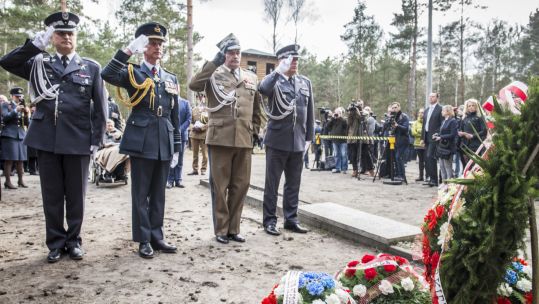 Chief of the Air Staff Sir Stephen Hillier and Lieutenant General Mika of the Polish Army lay wreaths at the Stalag Luft III camp (Picture: MOD)