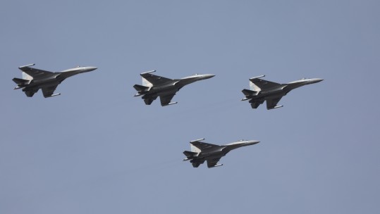 Chinese Su-35 jets on patrol over South China Sea 