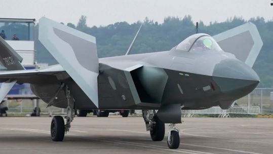 China's J20 fifth generation warplane