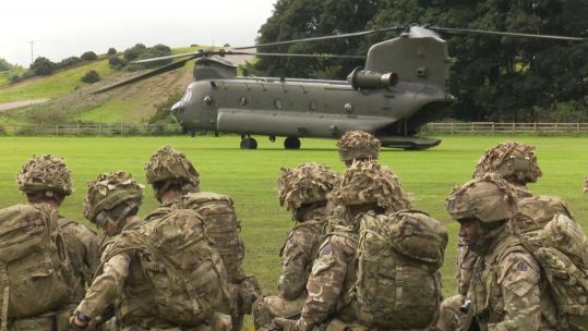 Chinook training Trainee recruits of the Queen’s Division in Catterick 09092020 CREDIT BFBS