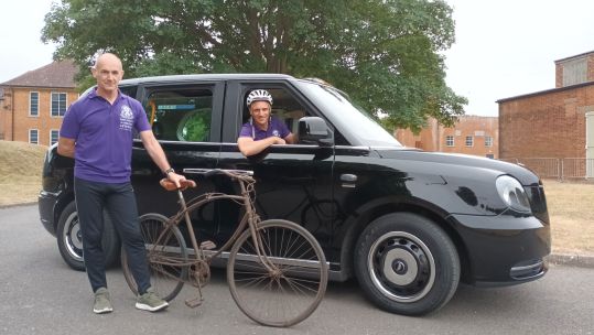 Chris Willmott Seb Philp Market Garden Challenge Black Cab CREDIT The Taxi Charity