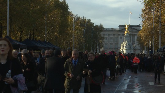 Crowds gathered along the Mall. 