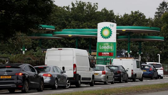 Drivers queue for fuel at a BP (British Petroleum) petrol station in Leicestershire 250921 CREDIT Darren Staples Alamy Live News.jpg