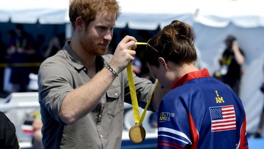 US Soldier Returns Invictus Gold To Prince Harry