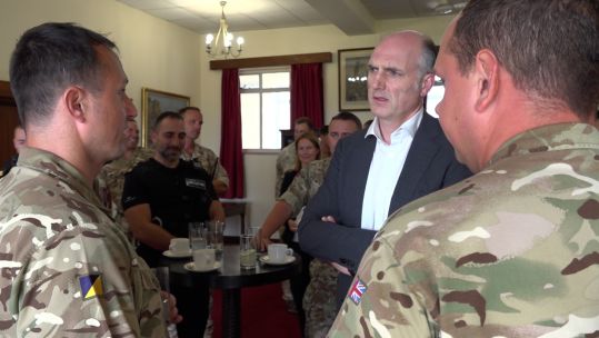 Europe Minister Leo Docherty at British Forces Cyprus thanking military for role in Sudan evacuation 100523 CREDIT BFBS