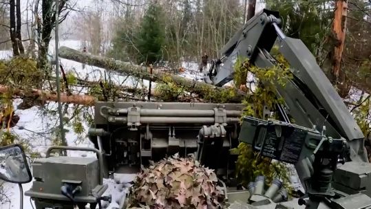 Exercise Winter Camp vehicle with tree trunk 