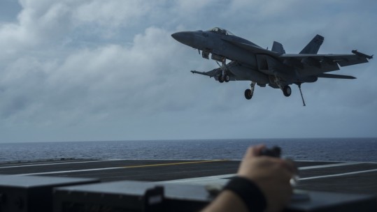 F/A-18E Super Hornet lands on USS Ronald Reagan