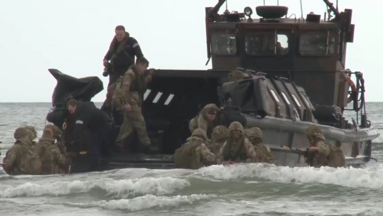 2 RIFLES Marine training