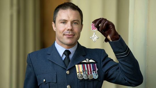 Flight Lieutenant Ben Wallis RAF receiving Air Force Cross Image ID 2CHDJAY 311018 CREDIT PA Images  Alamy Stock Photo