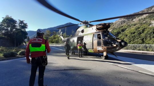 French Army troops and helicopter in the Alps prepare for rescue operation following floods 041020 CREDIT French Army Facebook.jpg
