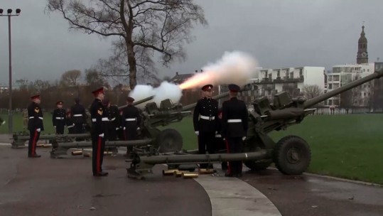 Gun Salute Commemorates Lives Lost At Gallipoli