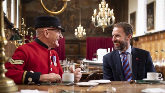 Gareth Southgate with a Chelsea Pensioner 