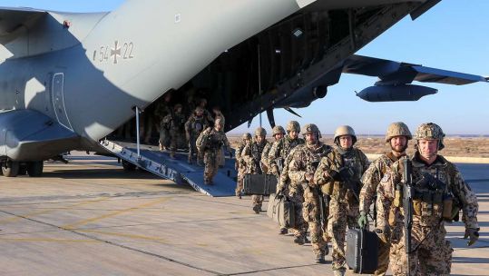 German soldiers stepping off plane in Jordan after relocation from Iraq