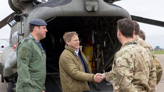 Grant Shapps meets an RAF Chinook crew (Picture: MOD)