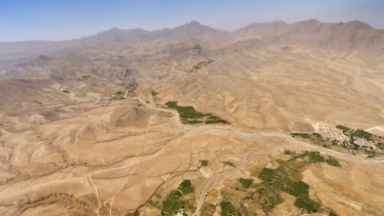 Image ID: HF9BEN: An aerial view of the mountainous desert terrain of Afghanistan as seen from a helicopter on the way to Bagram Air Base June 24, 2014 in Afghanistan.