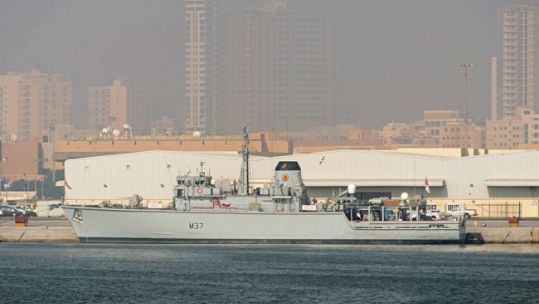 HMS Chiddingfold in Bahrain