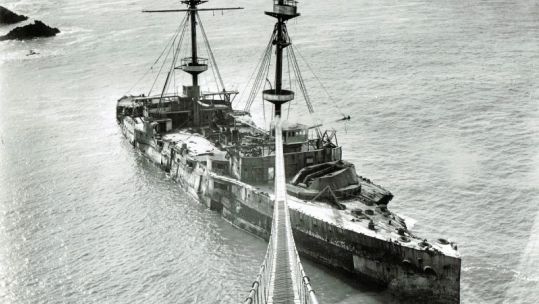 HMS Montagu and rope walk for salvage crew in 1906