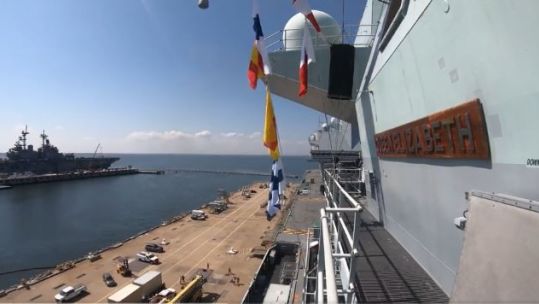 HMS Queen Elizabeth arrives in US