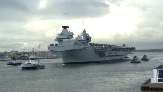 HMS Queen Elizabeth leaves Portsmouth with F-35Bs on flight