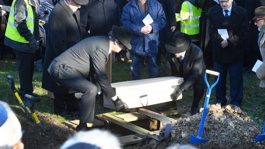 Holocaust Victims Buried United Synagogue's New Cemetery
