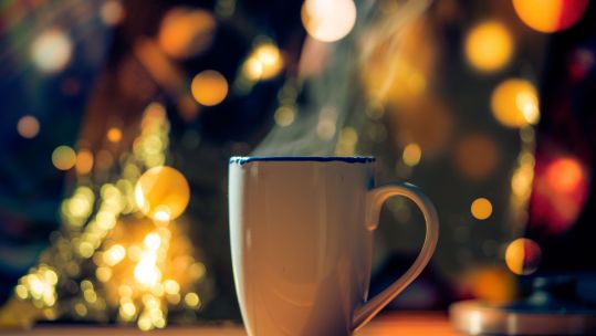 Mug with tea or mulled wine on christmas background with bokeh (Picture: Wladimir Bulgar / Alamy Stock Photo).