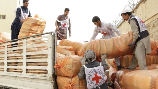 ICRC staff delivering aid in Afghanistan 150919 CREDIT ICRC_0.jpg 