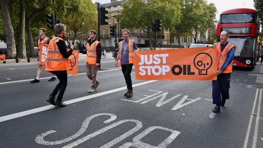 IMAGE ID 2K9H4N1 Just Stop Oil Activists block traffic in Whitehall, London. 281022 CREDIT MICHAEL MELIA / ALAMY