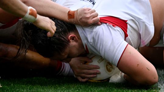 IMAGE ID 3CM4RG6 Amy Cokayne (England) goes over the line against Scotland in Women’s Rugby World Cup NO REUSE CREDIT Sport In Pictures .jpg