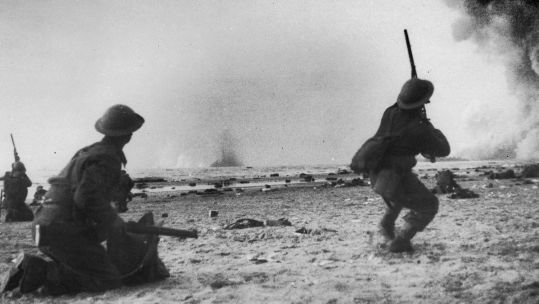 Image ID 2HACW9N soldiers from the British Expeditionary Force fire at low-flying German Stuka dive bombers while awaiting evacuation circa 1 June 1940 NO REUSE CREDIT Geopix Alamy Stock Photo