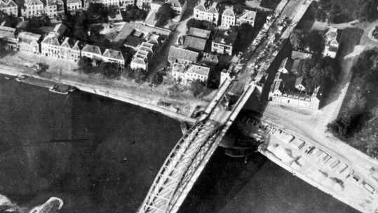 Image ID 2TE88N5 Operation Market Garden September 1944. Reconnaissance photo of the Arnhem Bridge over the Lower Rhine CREDIT Pictorial Press Ltd Alamy Stock Photo EXP 231124