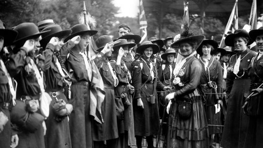 IMG ID GAFK9J Agnes Baden Powell (not Lady Baden-Powell as Alamy says) inspects the guard of honour of Girl Guides at Battersea Park 1 June 1916 CREDIT PA Images Alamy Stock Photo