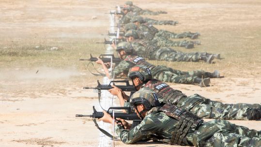 Image ID 2HA1P2B Soldiers fire live ammunition during military training tournament in Beihai city, South China's Guangxi Zhuang Autonomous Region 02122021 CREDIT Cynthia Lee,Alamy Stock Photo.jpg