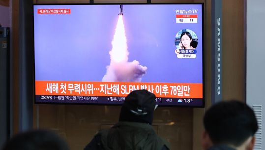 Image ID 2HDA237 N Korea fires unidentified projectile People watch a TV report at Seoul Station in January 05012022 CREDIT Yonhap,Newcom,Alamy Live News.jpg