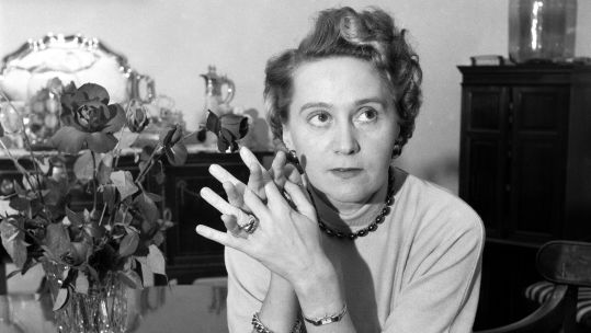 Image ID 2HHWYRF SOE agent and member of the First Aid Nursing Yeomanry Odette Hallowes pictured on 6 November 1953 NO REUSE CREDIT Trinity Mirror / Mirrorpix / Alamy Stock Photo